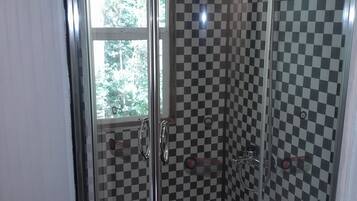 Habitació doble Deluxe, pati, vistes al jardí | Bany