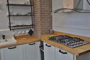 Private kitchen - ALL INCLUSIVE Clean, Safe, and Furnished for those seeking a home away from home (Buffalo)