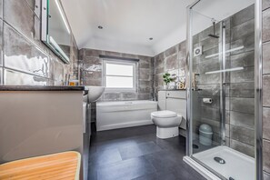 Bathroom - Gorgeous, Coastal, Family Flat - Pass the Keys (Bognor Regis)