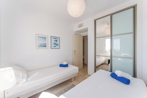 3 bedrooms, iron/ironing board, free WiFi, bed sheets - 3 Bed with Panoramic Sea views - Pass the Keys (Fuengirola)