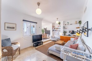 TV, books - 3 Bed with Panoramic Sea views - Pass the Keys (Fuengirola)