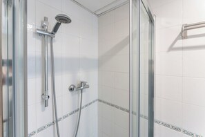 Shower, hair dryer, towels - 3 Bed with Panoramic Sea views - Pass the Keys (Fuengirola)