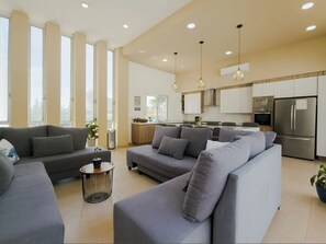 Living area - Aguas Termales Las 3 Ranitas (San Juan Cosalá)