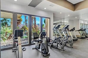 Fitness facility - 2-bedroom condo in lovely Palm Desert with AC and fitness room (Palm Desert)