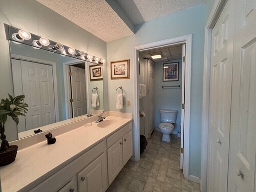 Walk to Gatlinburg! 2BR w/Balcony* Community Pool!