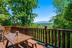 Outdoor dining - 4BR w/Mountain Views! Hot Tub*Game Room*Sauna (Sevierville)