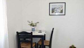 Apartment | Dining - Stay Near the Waves in Grikos (Patmos)
