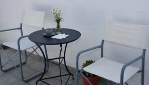 Apartment | Balcony - Stay Near the Waves in Grikos (Patmos)