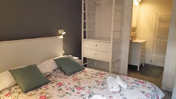 1 bedroom, bed sheets