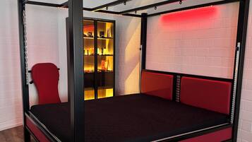 1 bedroom, iron/ironing board, internet, bed sheets