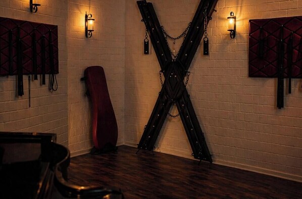 Interior - "Red Silence" design suite / experience apartment / vacation apartment / accommodation (Bendorf)