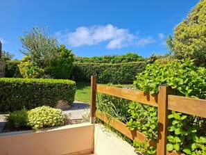 House | Garden - Breton Stone Cottage by Sandy Beaches (Landeda)