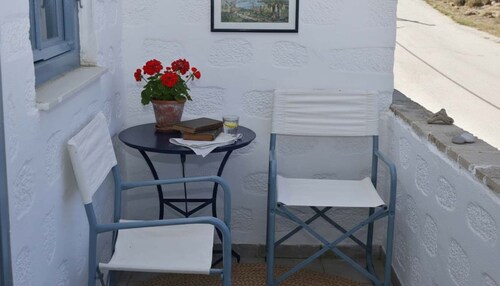 Santorini Stay With Hot Tub