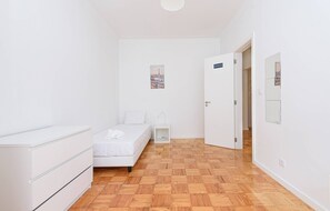 4 sovrum, strykjärn/strykbräda, internet och sängkläder