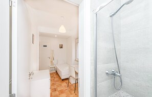 Hair dryer - HOUZE Family flat in Central Lisbon near Zoo (Lisboa)
