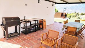 Outdoor dining - La Bailonga Cómpeta by Ruralidays (Málaga)