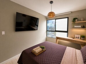 Cortinas blackout, tabla de planchar con plancha y wifi gratis 