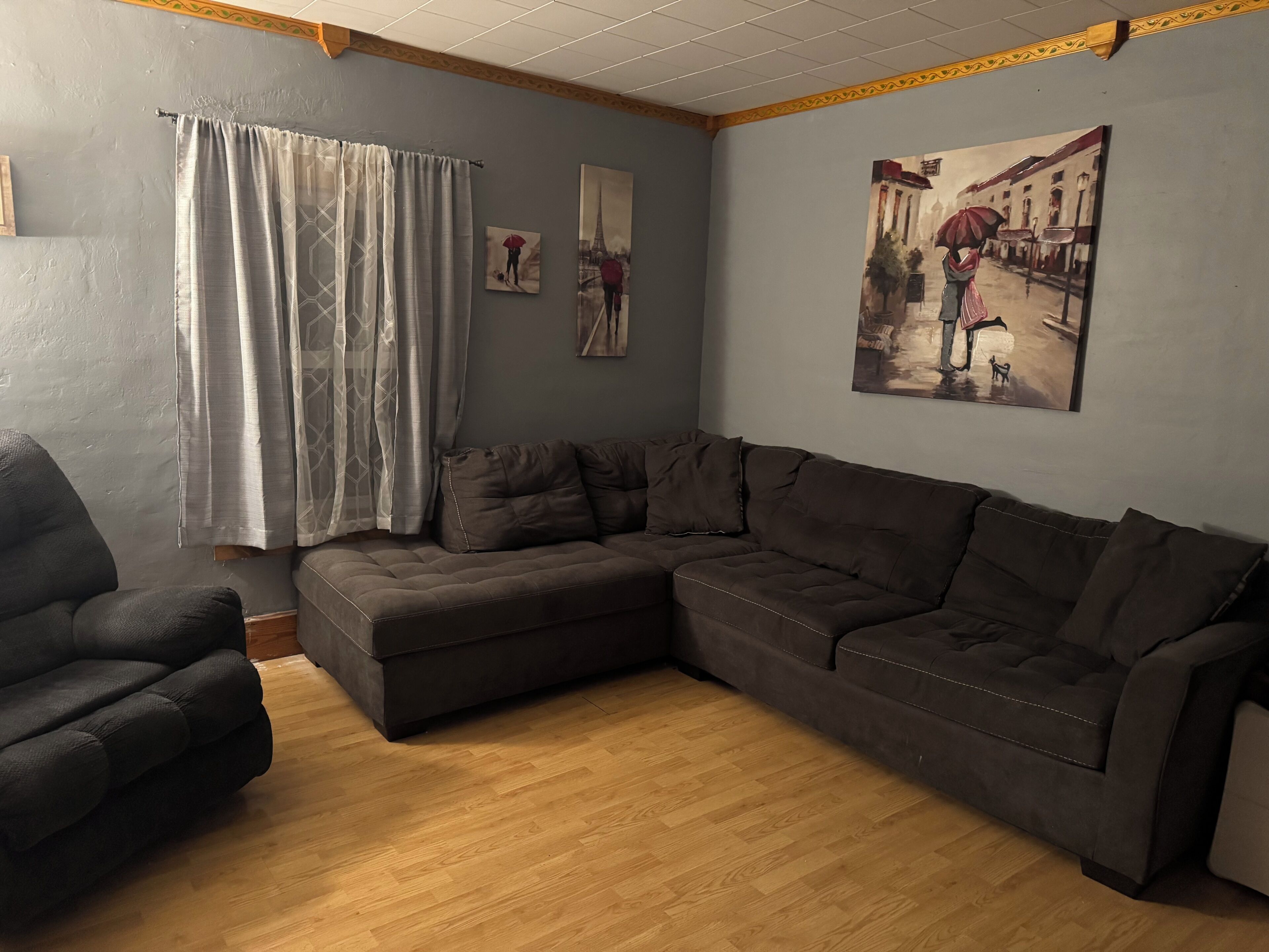 Smart-TV, Kamin, Bücher