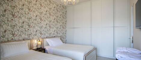 Iron/ironing board, free WiFi, bed sheets