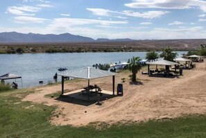 Property grounds - NEW Casita! 2-bedroom next to river Rotary Park (Bullhead City)
