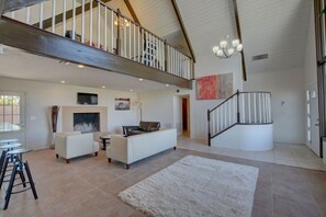 Interior - We Love Families: 2-Acre Vegas Country Retreat (Las Vegas)