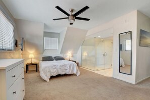 5 bedrooms, desk, iron/ironing board, travel cot - We Love Families: 2-Acre Vegas Country Retreat (Las Vegas)
