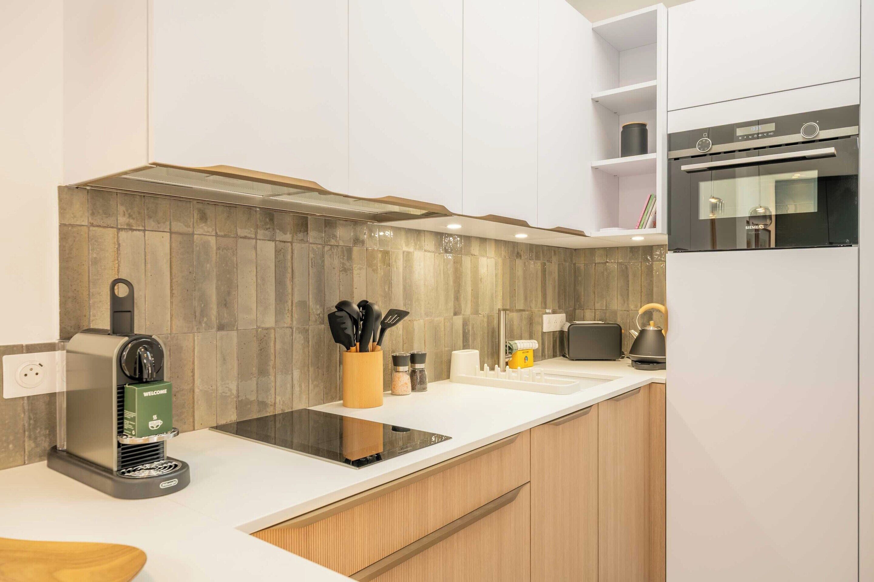 House | Private kitchen | Fridge, microwave, oven, stovetop