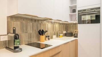 House | Private kitchen | Fridge, microwave, oven, stovetop