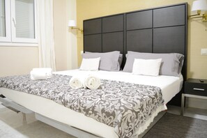 Room - Royal Bnaus 2, Apartment in Playa Rocío with swimming pool and beach access. (Marbella)