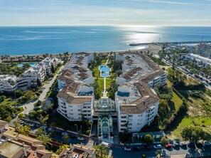 Exterior - Royal Bnaus 2, Apartment in Playa Rocío with swimming pool and beach access. (Marbella)