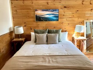 4 bedrooms, iron/ironing board, WiFi, bed sheets - Fox Hollow Hideaway - Cabin (Gatlinburg)