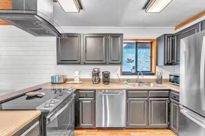 Private kitchen - Fox Hollow Hideaway - Cabin (Gatlinburg)