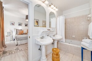 Hair dryer, towels - 🌞Sun & Moon at 30A – Two Homes | Walk to Beach | Sleeps 14🌙 (Santa Rosa Beach)