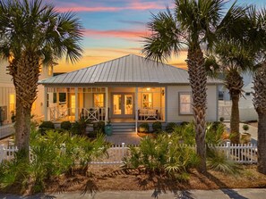 Exterior - 🌞Sun & Moon at 30A – Two Homes | Walk to Beach | Sleeps 14🌙 (Santa Rosa Beach)