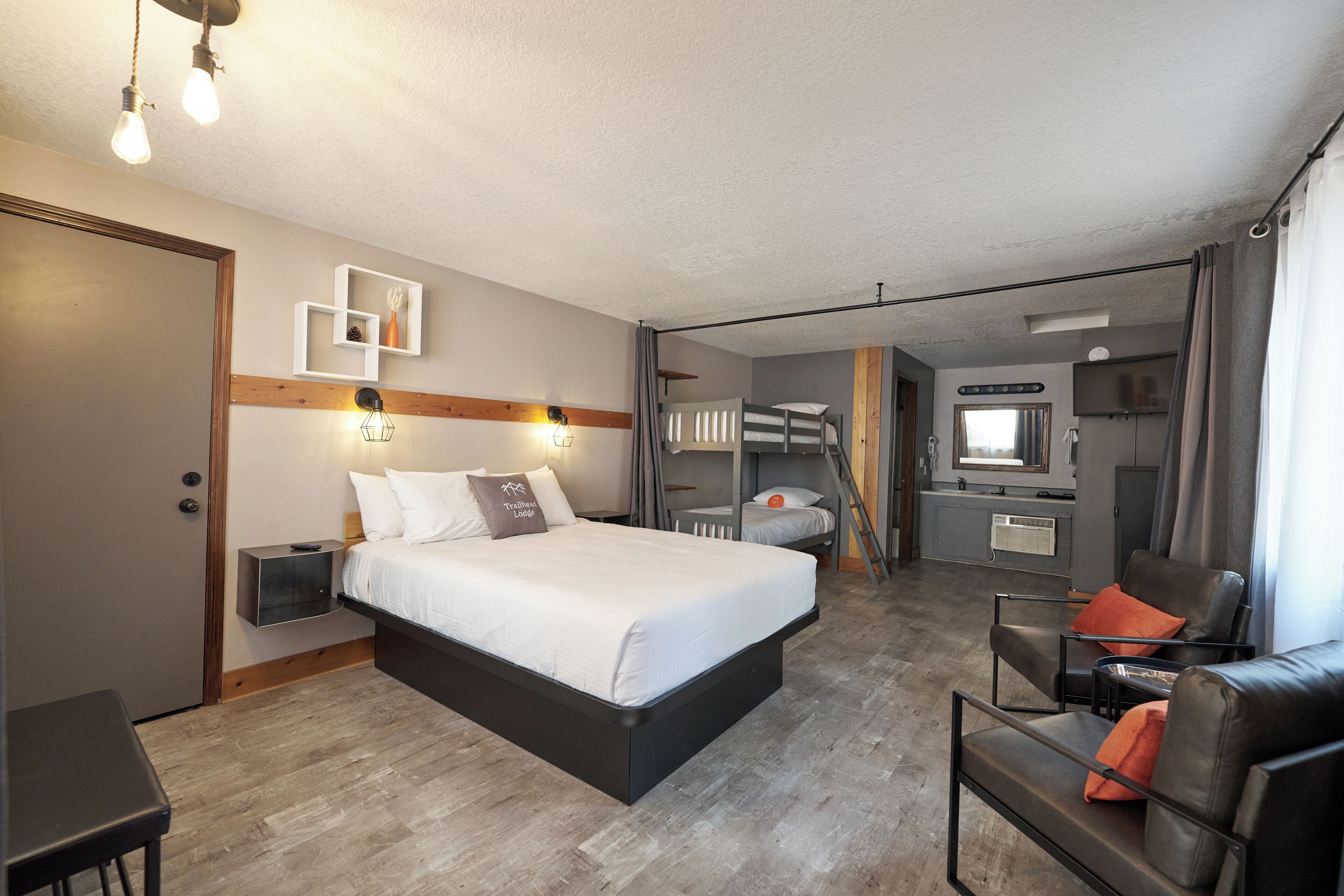 Habitación cuádruple, varias camas | Wifi gratis y ropa de cama