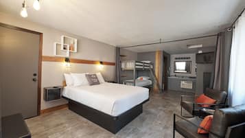 Habitación cuádruple, varias camas | Wifi gratis y ropa de cama
