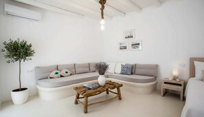Apartment | Living room - Suite With Jacuzzi & Sea View (Mykonos)