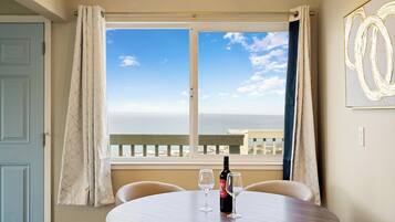 Appartement Familial, 2 chambres, balcon, vue océan | Restauration