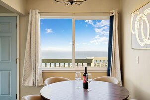 Apartamento familiar, 2 habitaciones, balcón, vistas al mar | Restauración