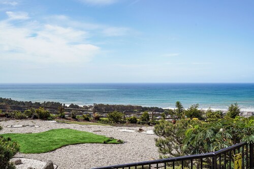 Oceanview 2BR 1Bath Balcony Sunset Views