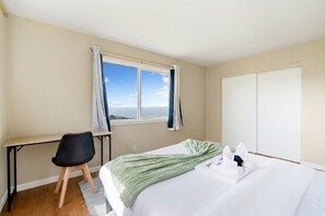 Family Apartment, 2 Bedrooms, Balcony, Ocean View - Oceanview 2BR 1Bath Balcony Sunset Views (Pacifica)