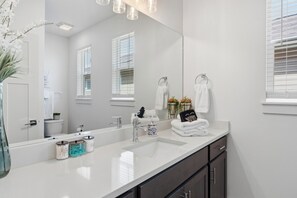 Bathroom - Stillwater Retreat - Beautiful 3 bedroom townhouse in belgrade (Belgrade)