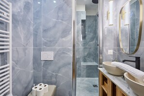 Apartment | Bathroom - Beautiful Apartment With AC - Center of Paris (Paris)