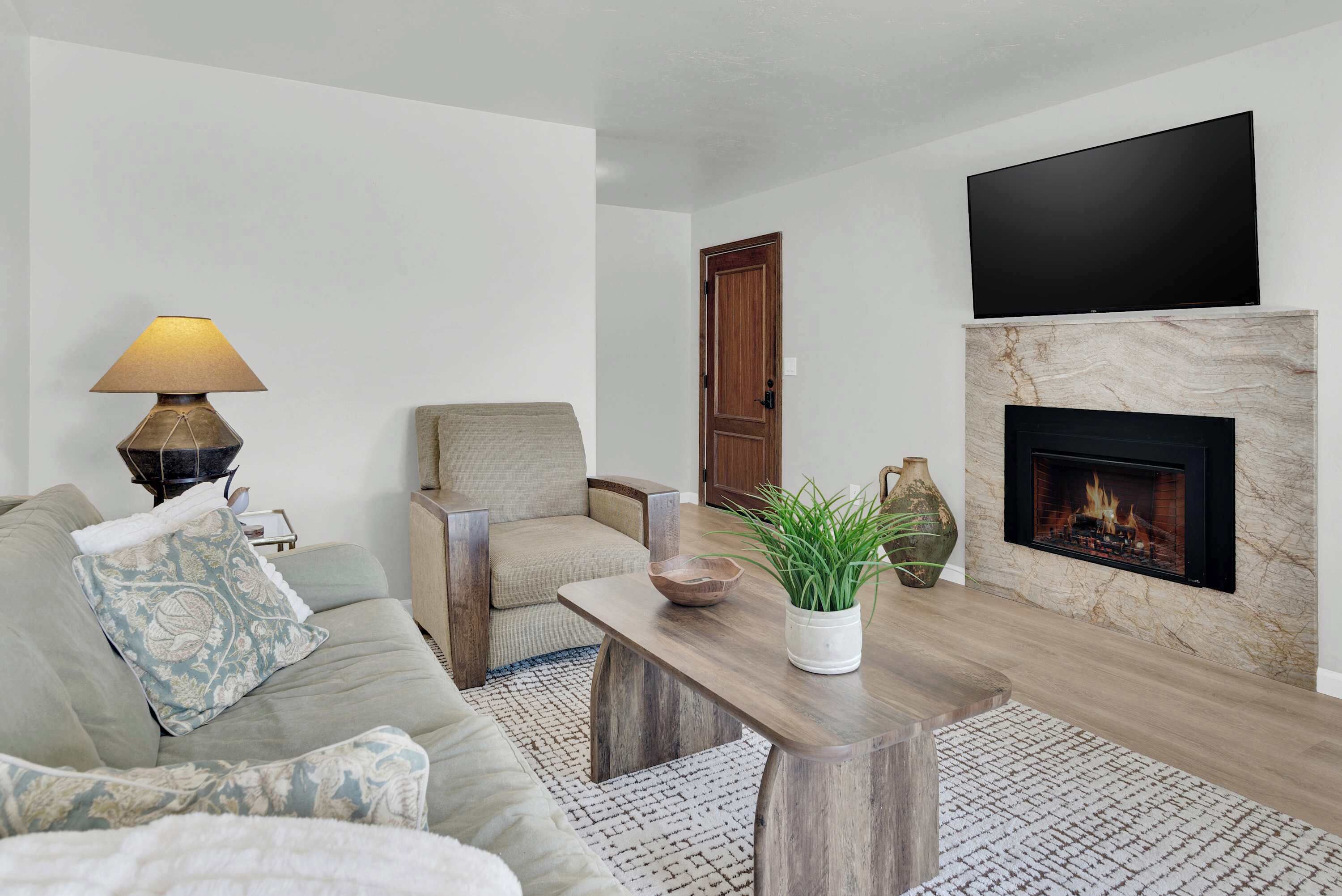 TV, fireplace, offices