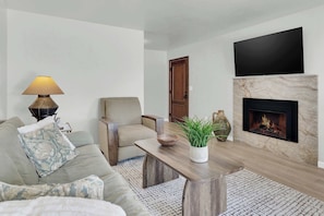 Fernseher, Kamin, Arbeitsbereiche