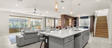Casa (Multiple Bedrooms) | Interior