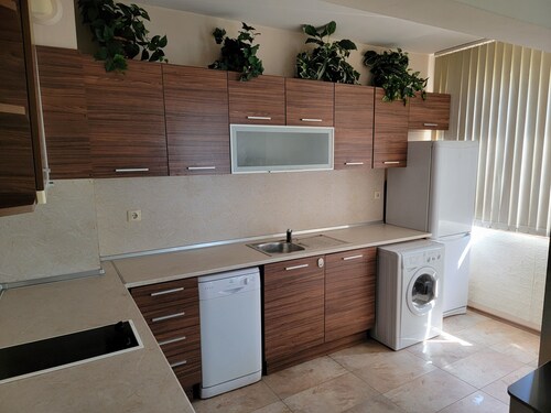 Beach & City in One — Stylish Retreat in the Heart of Varna

