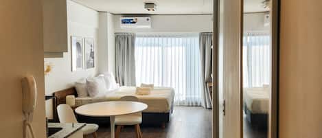 Iron/ironing board, free WiFi, bed sheets