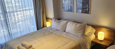 Iron/ironing board, free WiFi, bed sheets