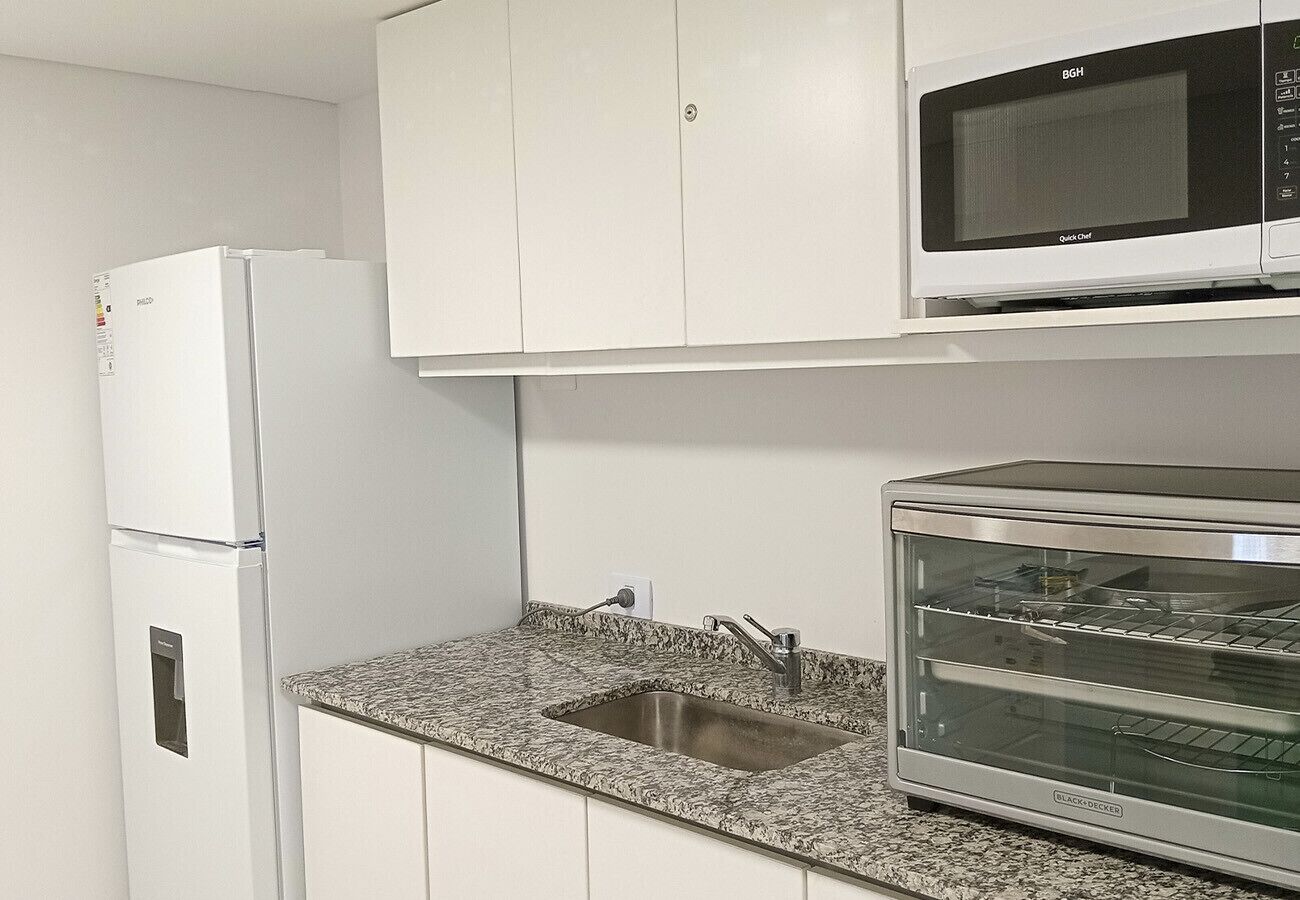 Refrigerador, microondas, cafetera/tetera, tetera/pava eléctrica